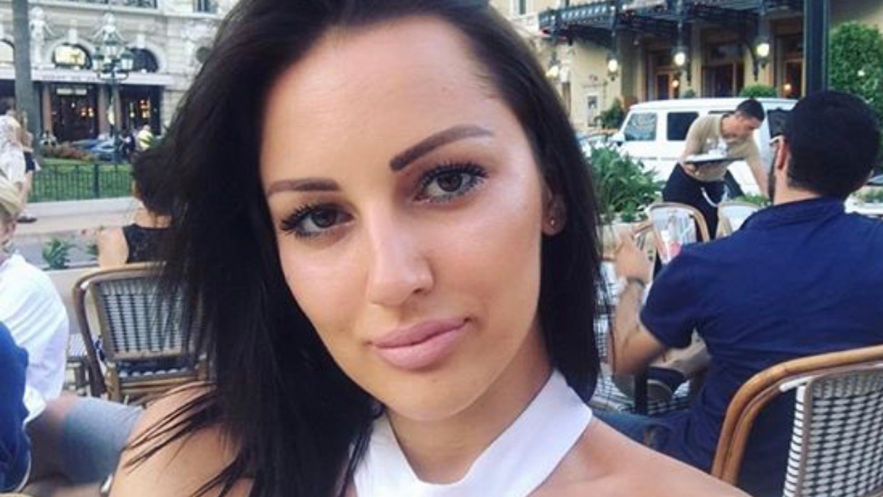ALEKSANDRA PRIJOVIĆ U ŠETNJI SA SINOM: Pevačicu uslikali s bebom 2 meseca posle porođaja (FOTO) 16 jvatt4lz 169
