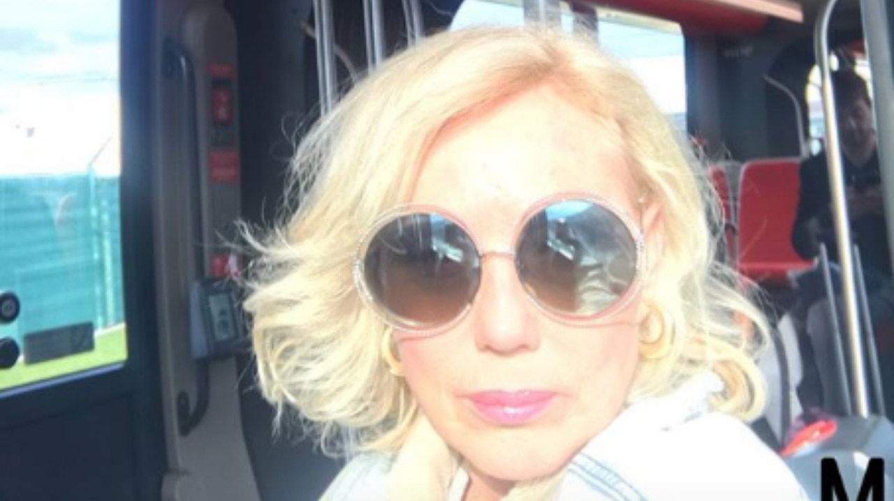 OVO SE NIJEDNA NJENA KOLEGINICA NE BI USUDILA DA URADI: Lepa Brena svojom fotografijom oduševila sve (FOTO) 23 jvgq74ue 169
