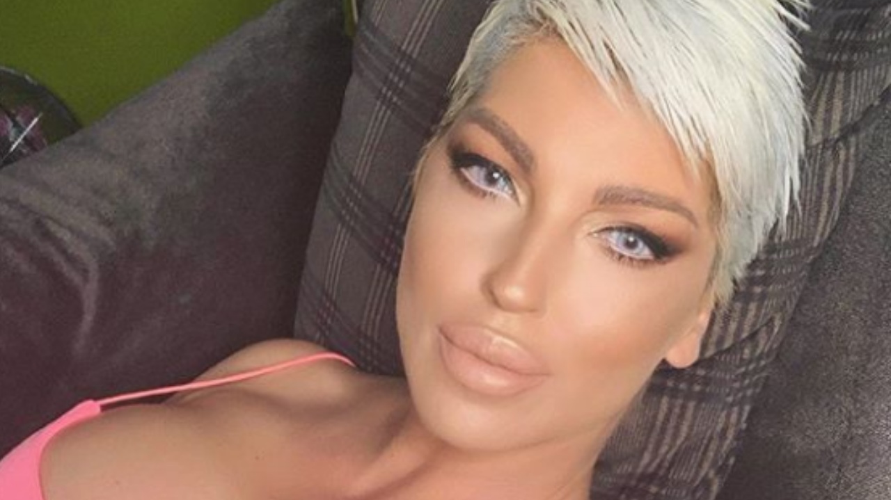 NATAŠA BEKVALAC USRED NASTUPA ZAPEVALA KARLEUŠIN HIT: Evo kako je Jelena odmah prokomentarisala (VIDEO) 18 jvhrvy36 169