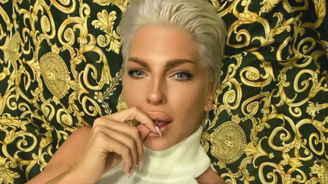 KOJA JE VAŠA SUPERMOĆ? Jelena Karleuša u uskom seksi bodiju pokazala grudi (FOTO) 22 k38rlss9 169