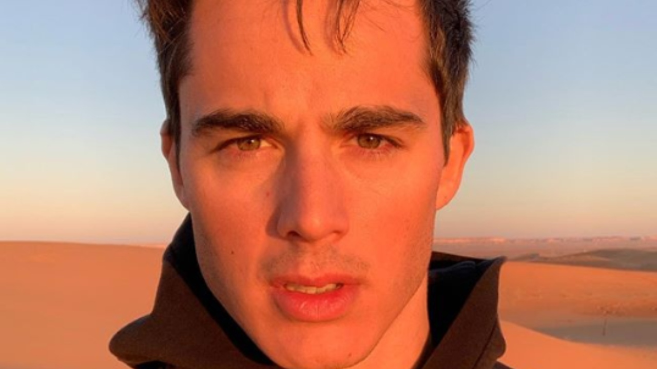 OČARAO ŽENE: Ovo je najseksepilniji profesor na svetu (FOTO) 1 k4o38yhi 169