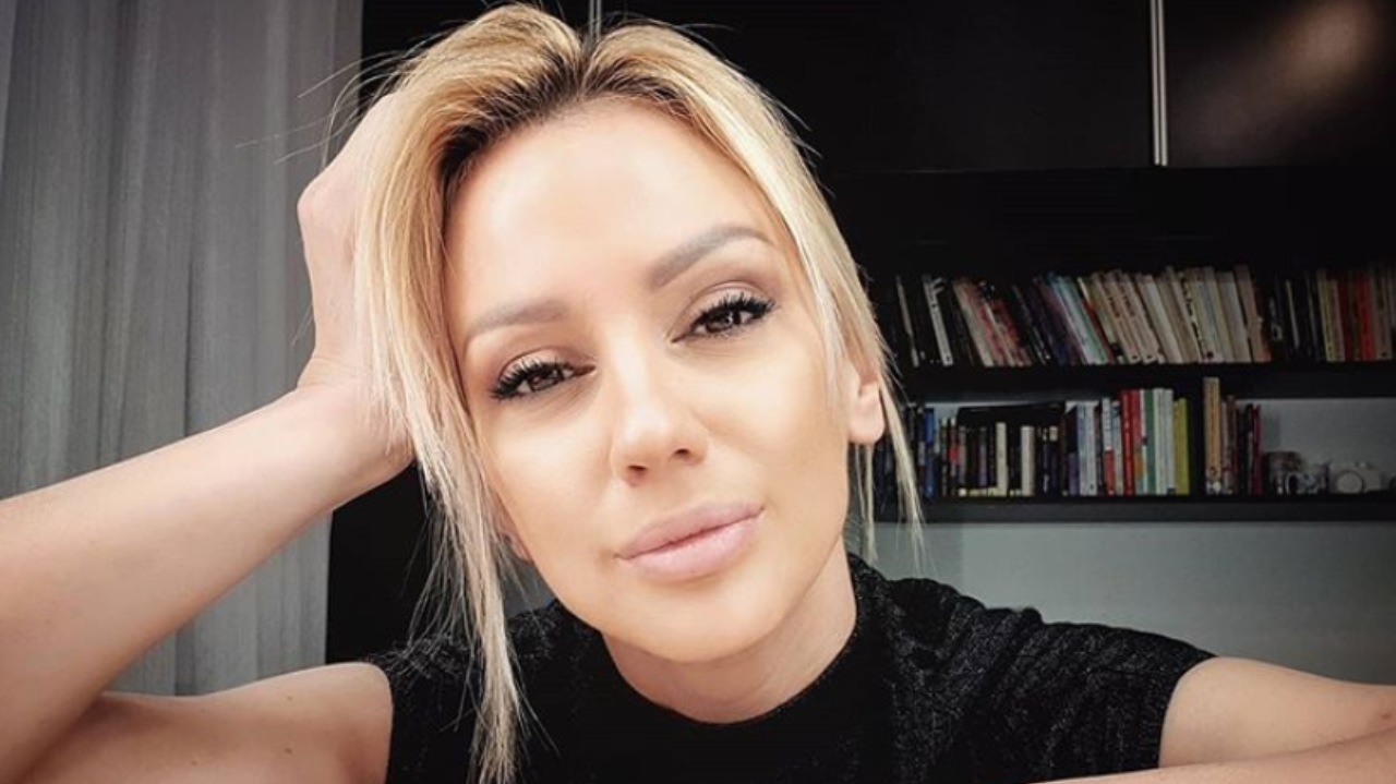 "TRUDILA SAM SE DA ZAŠTITIM DECU": Ana Kokić progovorila o razvodu od Nikole Rađena 2 kahxdknz 169