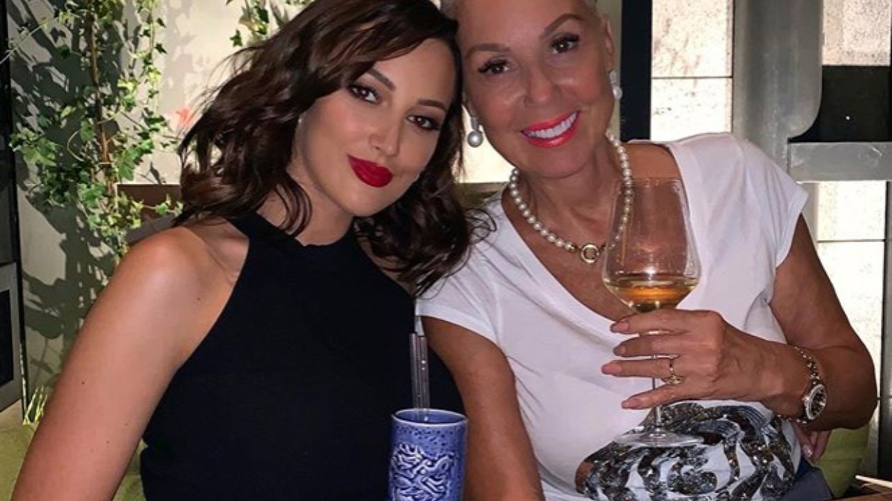 Lepa Brena emotivno čestitala Priji rođendan (FOTO) 19 kfdowked 169