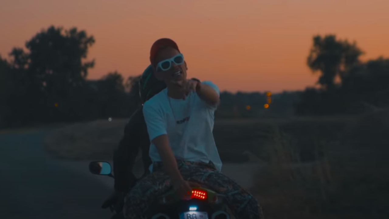 OSVOJILI SU TRENDING: Ovaj muzički dvojac je oduševio publiku spotom (VIDEO) 1 kgwehdtz 169