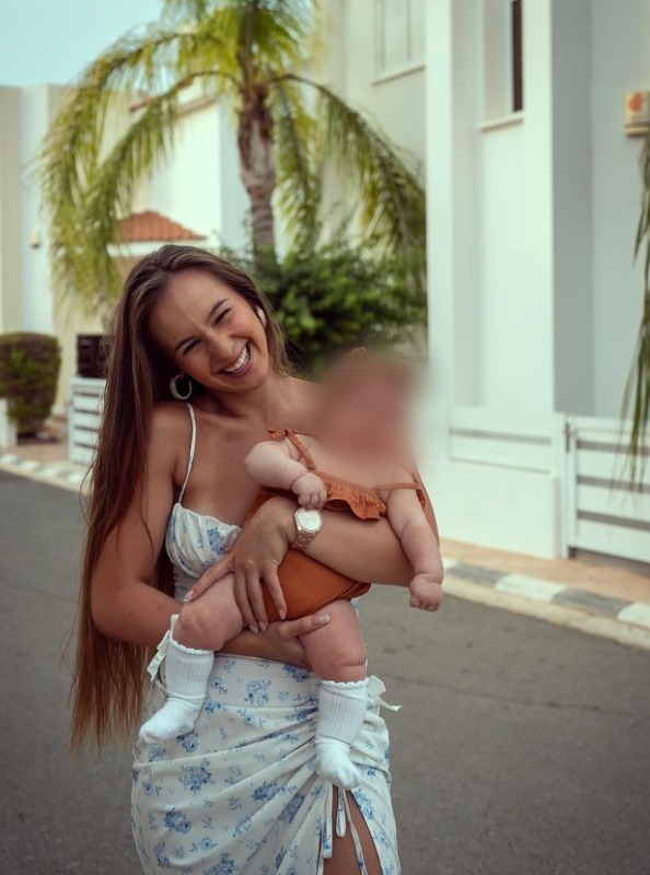 "MOLILA SAM SE ZA OVE STVARI": Adriana Kadar sve raznežila fotografijama, pokazala gde je odvela ćerkicu po prvi put 3 blur photo.com 1697113587