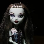 MONSTER HIGH LUTKE U OFF WHITE GARDEROBI: Najčudnija kolaboracija i fanovi UOPŠTE nisu zadovoljni 5 Monster High doll