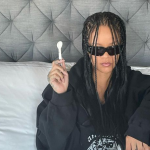 RIJANINI FANOVI SU POLUDELI ZA OVIM KOMADOM: U prodaji replika odela sa Super Bowl-a, a od cifre će vam se zavrteti u glavi! 2 Foto:Printscreen/Instagram:badgalriri