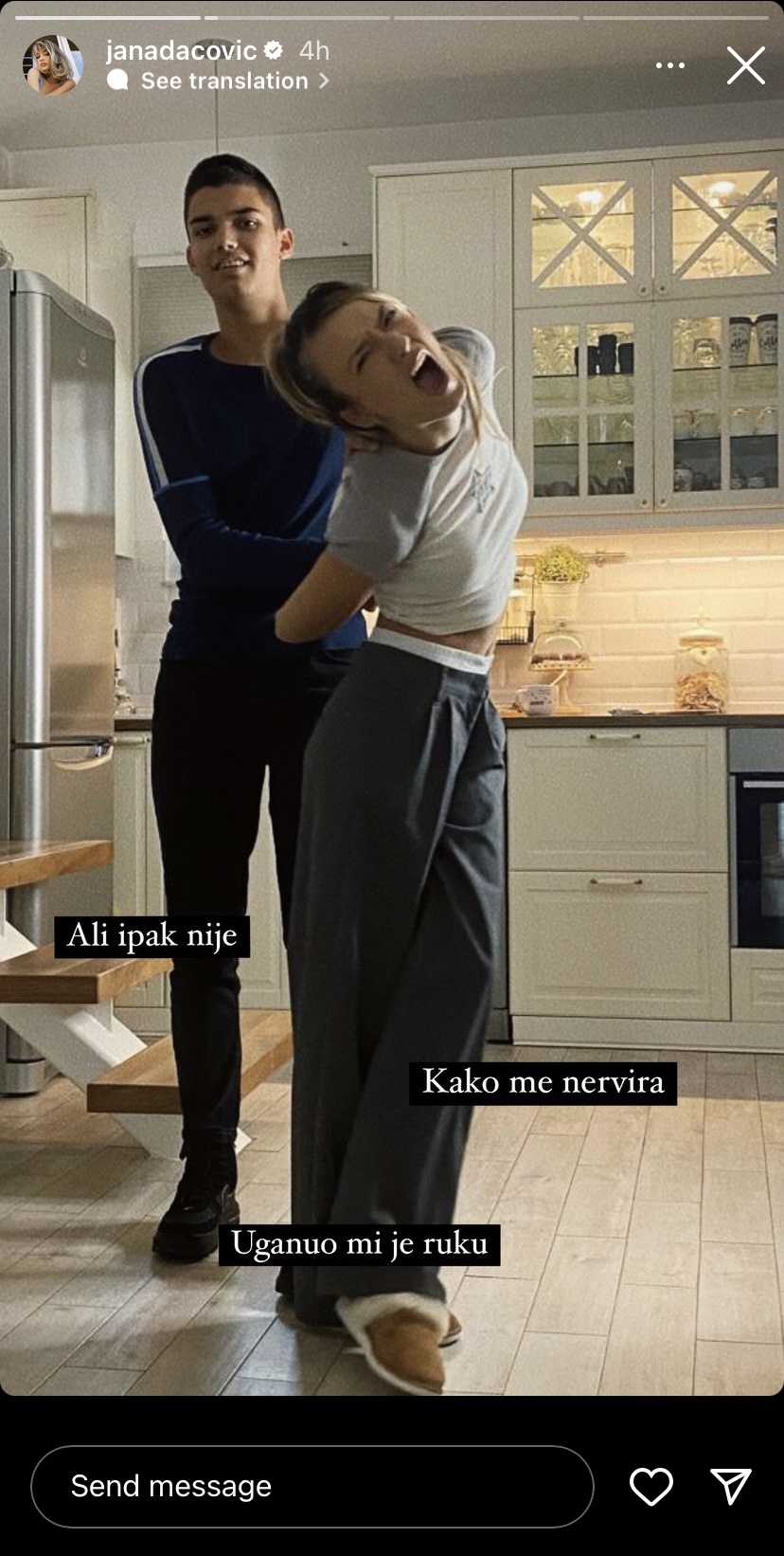 "DELUJE DA JE SVE SUPER, ALI IPAK NIJE!" Jana Dačović podelila zanimljiv trenutak iz porodičnog doma, pa fotografijama s bratom nasmejala sve (FOTO) 3 Jana Dačović