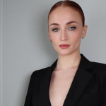 SAMO DVA MESECA NAKON RAZVODA: Sofi Tarner uhvaćena u strasnom zagrljaju sa britanskim aristokratom 4 sofi tarner