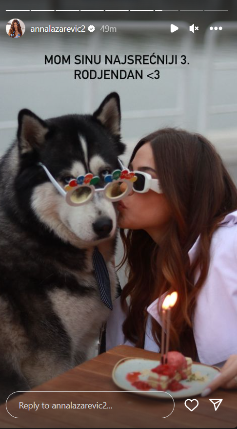 "MOM SINU SREĆAN ROĐENDAN": Anna Lazarević obeležava važan dan, fotografijom nasmejala sve (FOTO) 2 anna lazarević