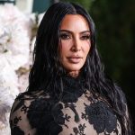 KIM KARDAŠIJAN ŠOKIRALA PROMENOM: Rijaliti zvezda sada izgleda potpuno drugačije, o njenom novom izgledu bruje mreže (FOTO) 5 kim kardašijan