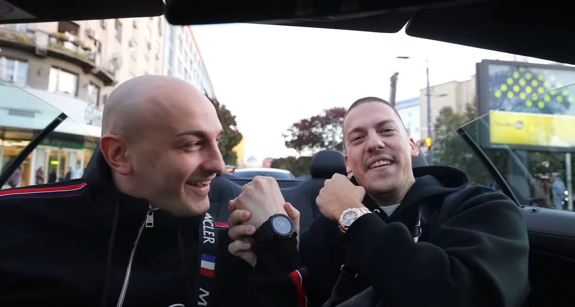 BAKA PRASE IZNENADIO DESINGERICU SKUPOCENIM POKLONOM: Reper zatečen, odmah pozvao suprugu da se pohvali! (VIDEO) 2 Baka Prase