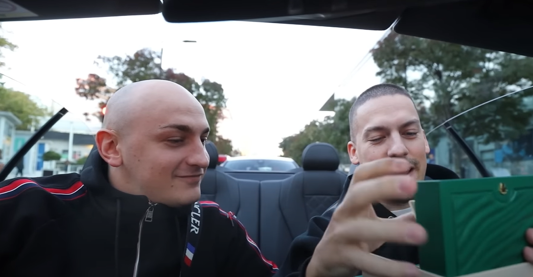 BAKA PRASE IZNENADIO DESINGERICU SKUPOCENIM POKLONOM: Reper zatečen, odmah pozvao suprugu da se pohvali! (VIDEO) 3 Baka Prase