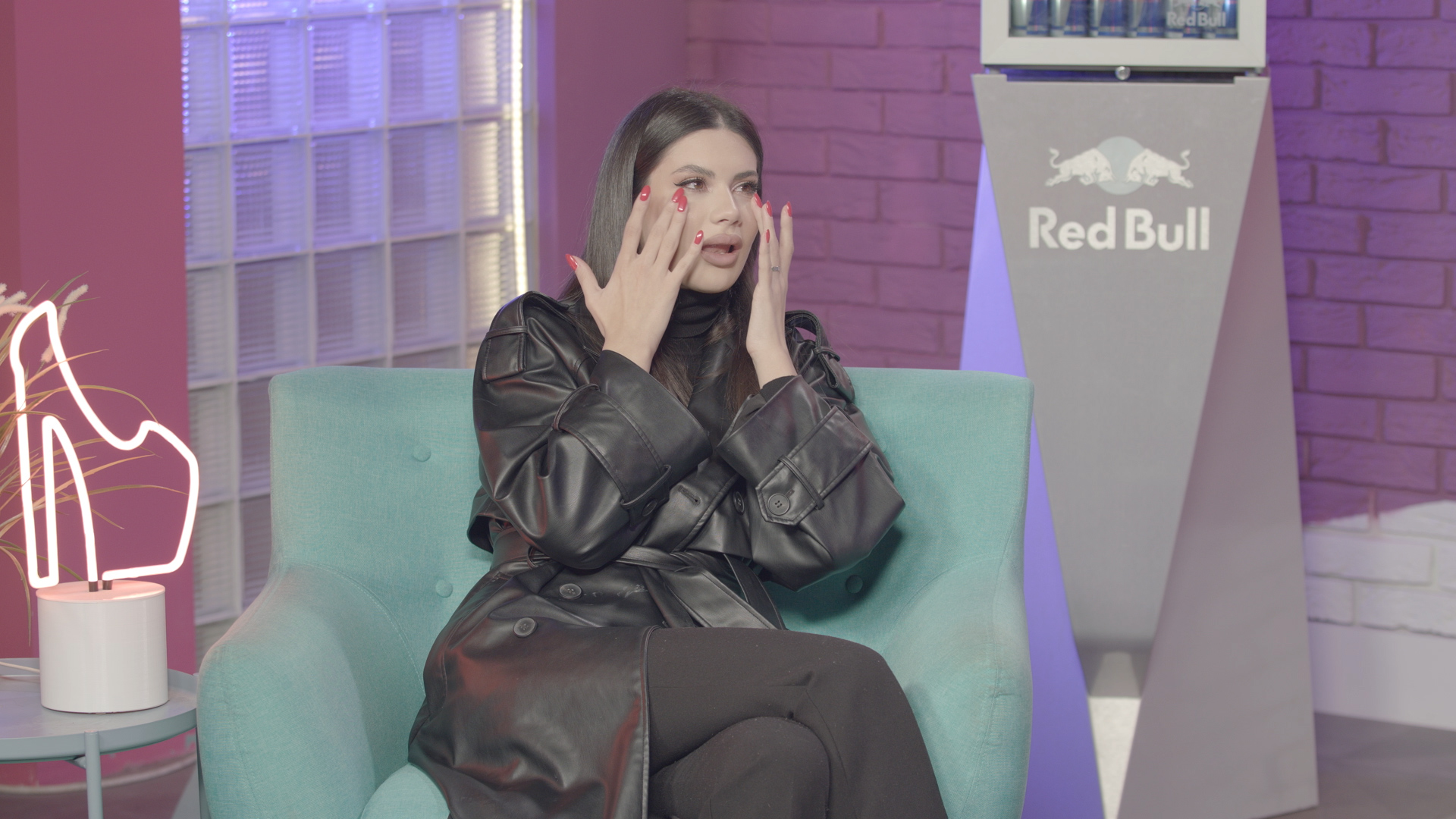 BARBARA POPOVIĆ U SUZAMA: Voditeljka jednim pritanjem rasplakala učesnicu IDJShow-a - evo šta nas očekuje u novom IDJHot-u! 2 TICA2