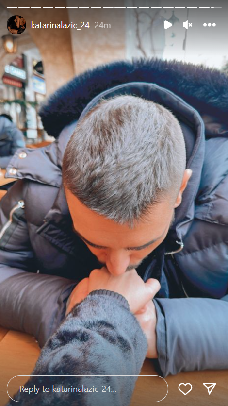 ON JE LJUBI, A ONA GA FOTOGRAFIŠE: Darko Lazić uhvaćen u emotivnom trenutku sa suprugom Katarinom! (FOTO) 2 darkolaz 1