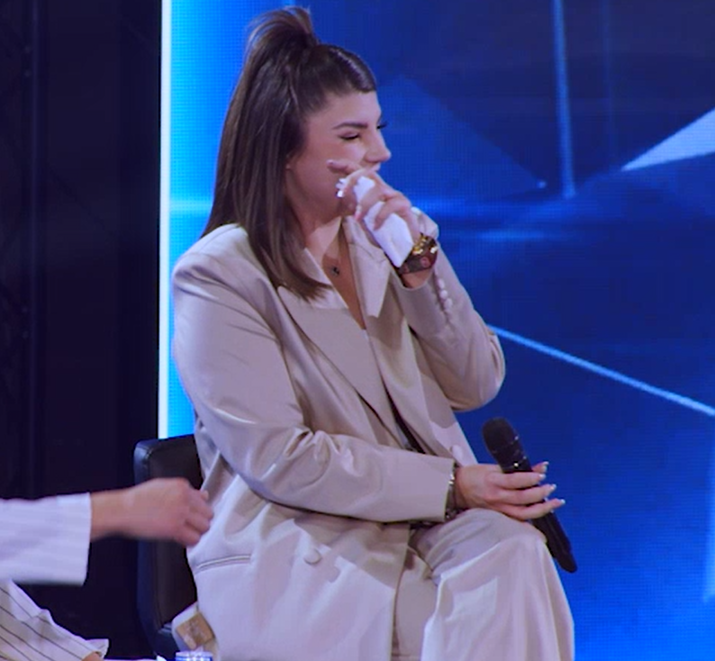 DIRLJIVE SCENE U IDJSHOW-U, COACHEVI NE KRIJU EMOCIJE: Darko u suzama zbog Lejle, otkrio čime je inspirisana njena pesma 6 lejla