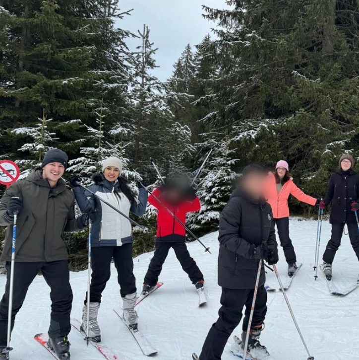 ODMOR SA CELOM PORODICOM: Tanja Savić otputovala sa sinovima, pa pokazala kako se slažu sa njenim novim dečko (FOTO) 2 tanja savić