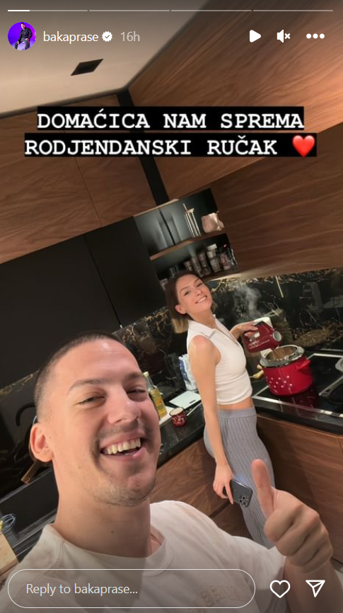 Intimna proslava rođendana: Anja Bla i Baka Prase uživali u romantičnoj večeri, svi se pitaju šta je influenserka dobila na poklon (FOTO) 2 Screenshot 2024 02 09 085753