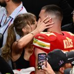 Poljubac koji je ukrao svu pažnju na Superbowlu: Tejlor Svift i Trevis Kelsi zbog jednog poteza postali glavna tema svetskih medija! (VIDEO) 3 profimedia 0845756472
