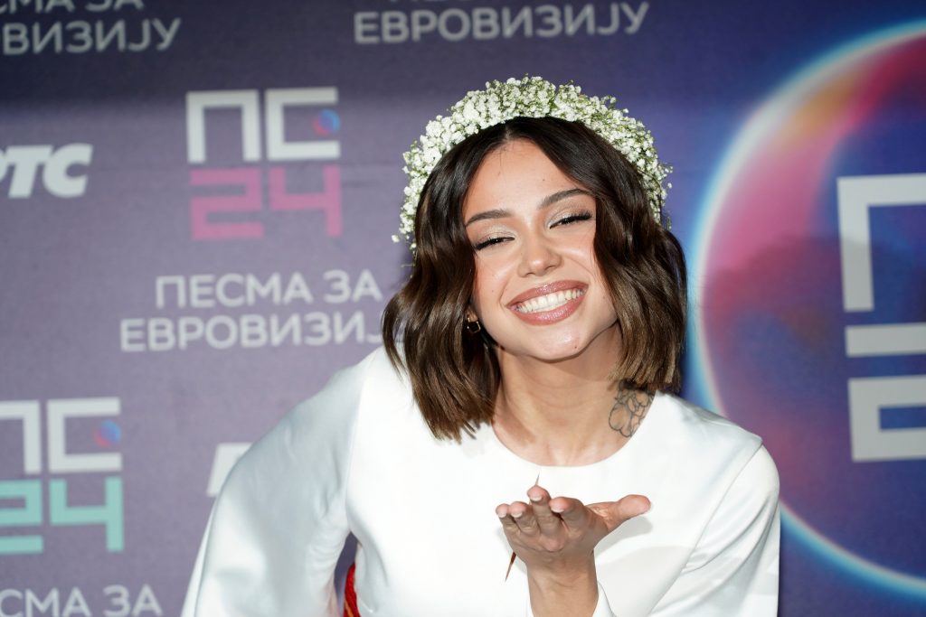 Breskvica favorit večeri: Završeno prvo polufinale PZE - evo kojih osam pesama se plasiralo u finale, ali i koje su najpopularnije na Youtube-u 1 breskvica