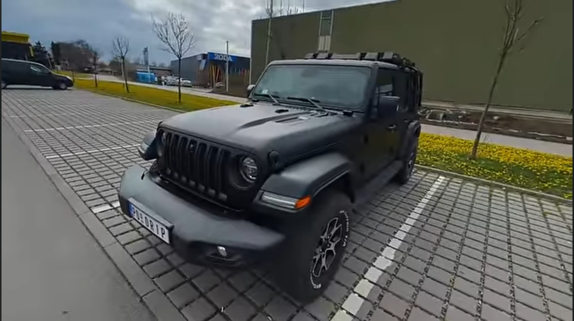Muđa se pohvalio skupocenim automobilom: "Ovo je mašina, kao tenk, da se uplašiš!" 2 1711706816376