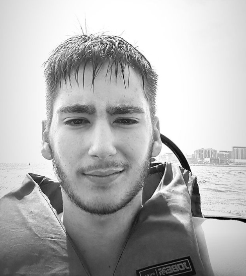 Kan Džinović ne prestaje da privlači pažnju: Sin Harisa i Meline novom fotkom uzburkao mreže (FOTO) 1 Screenshot 2024 03 12 091721
