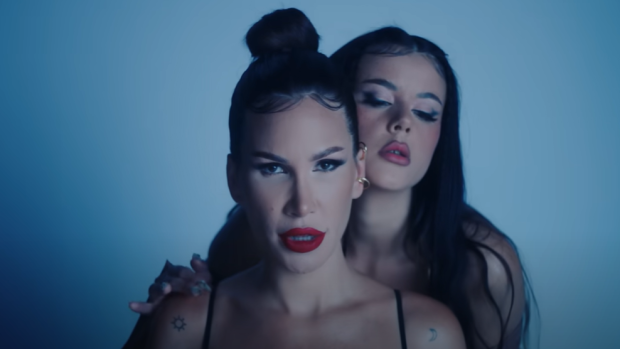 Teya Dora otkrila kako je započela saradnju sa Nikolijom: Napisala joj je pesmu koja je postala OGROMAN hit, a za sve je "kriva" njena MAMA! 21 nikt