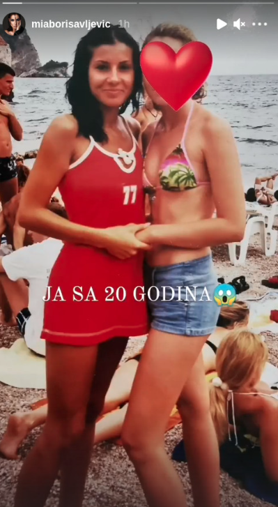 Njenih početaka malo ko se seća: Mia Borisavljević tokom karijere prošla je kroz brojne transformacije, a evo kako je izgledala sa samo 20 godina! (FOTO) 2 Screenshot 2024 04 11 132342