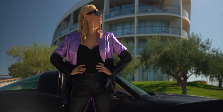 "Predstavljam vam akustičnu bajku": Pop diva Nataša Mihajlović objavila novu verziju hita "Stranac" 1 Screenshot 2024 04 16 153024