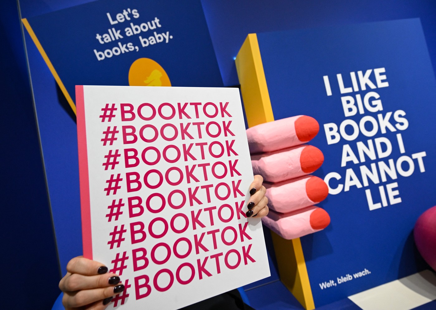 Fenomen BookToka i šta on predstavlja: 5 stvari koje treba da znate o trendu zbog kog su knjige ponovo u modi 2 booktok