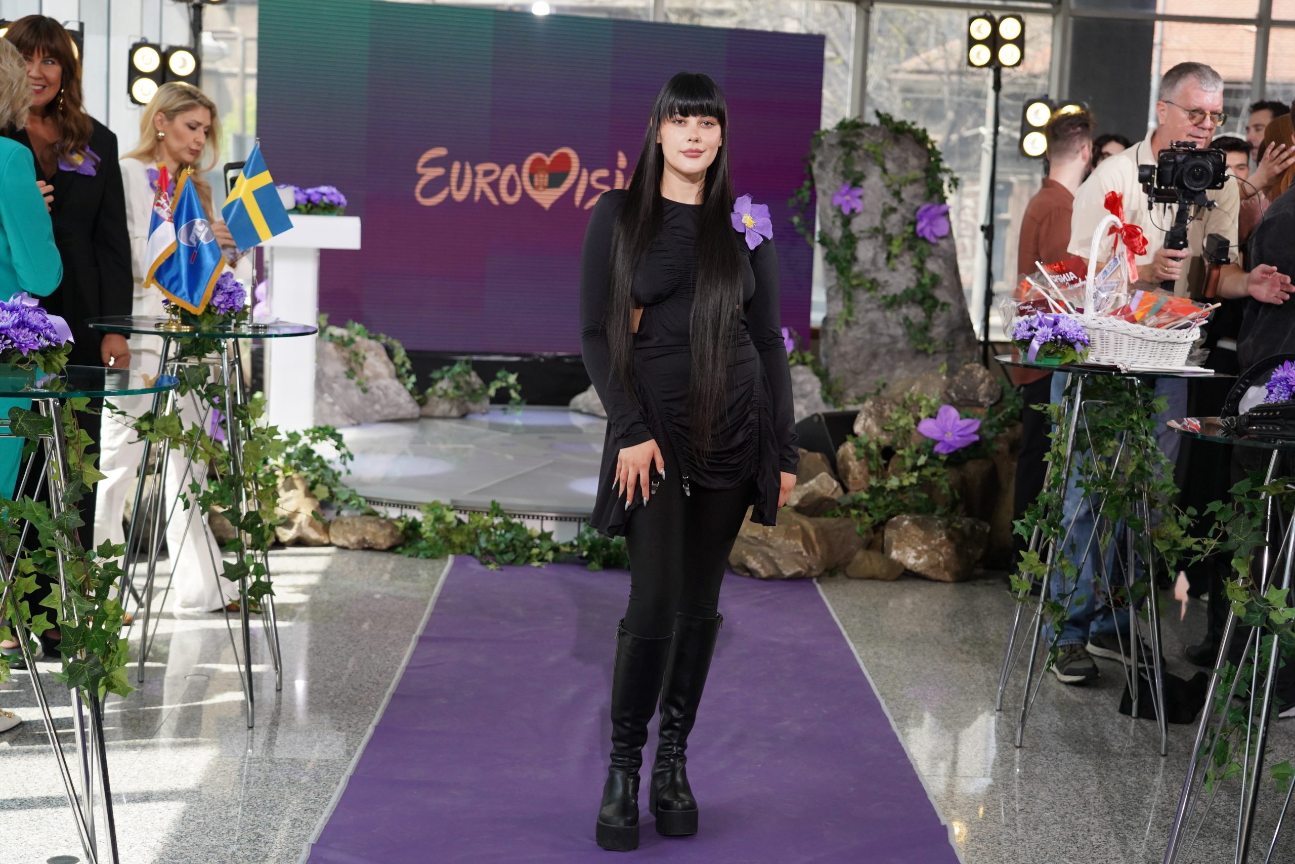 Teya Dora otputovala u Malme, a ova posbena osoba ju je ispratila: "Ljudi će biti ponosni!" 2 teya dora 24042024 0173 scaled