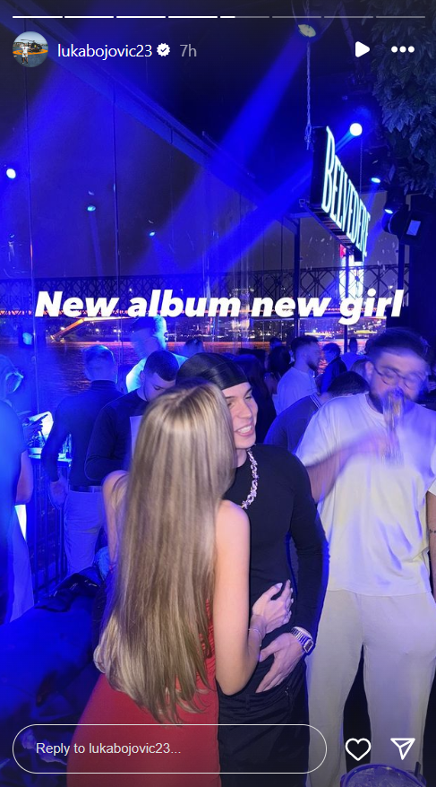 Svi se pitaju ko je plavuša koja grli Vojaža!? Lux uslikao popularnog repera u provodu, fotka pokrenula lavinu spekulacija (FOTO) 3 Screenshot 2024 05 23 085722