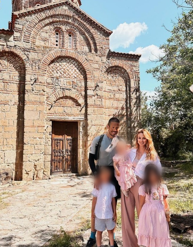 "Put na kom je pobedila vera, ljubav, zajedništvo...": Nikola Rokvić završio hodočašće, pevač humanim podvigom oduševio region i prikupio NEVEROVATNU sumu novca 3 blur photo.com 1716449471