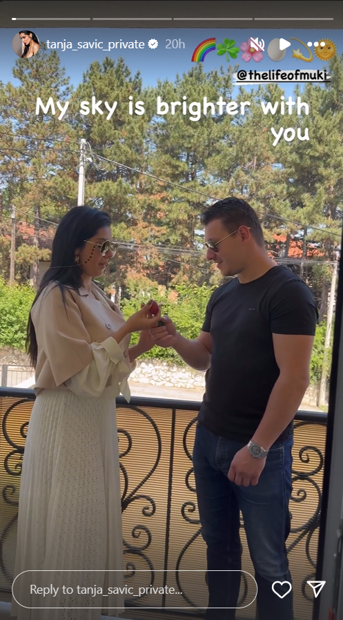 "Nebo mi je svetlije uz tebe": Tanja Savić proslavila Uskrs sa izabranikom, pa ispoštovala stari narodni običaj (FOTO) 2 tsts