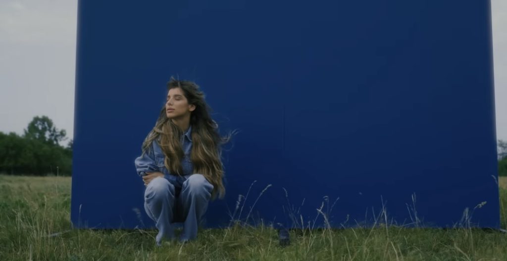 Veliki povratak na muzičku scenu i prvi MILION: Jovana Pajić nakon duže pauze obradovala publiku, nova pesma beleži ogroman uspeh 1 image0 17