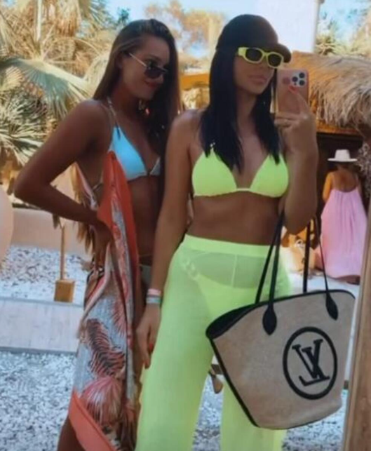 Komadi vredni 15.000 dolara: Anastasija Ražnatović na popularnom ostrvu prošetala luksuzne modne detalje, pa pokazala kako uživa sa suprugom (FOTO) 2 Screenshot 2024 07 04 093559