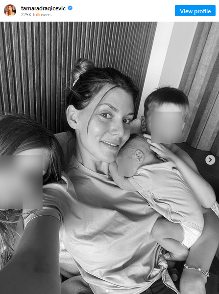"Bilo je krajnje vreme za jedan SELFI": Tamara Dragičević podelila prvu fotografiju bebe, pa pokazala kako uživa sa naslednicima (FOTO) 2 Screenshot 2024 07 19 124823