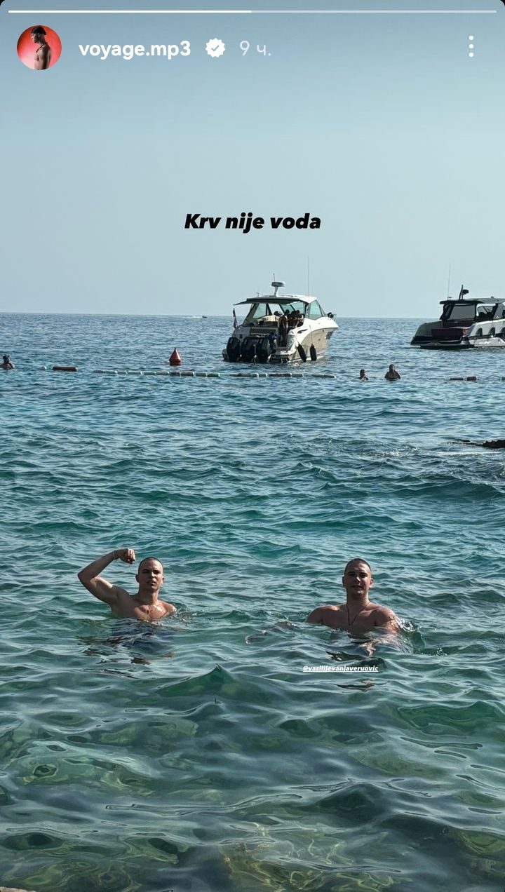 "Krv nije voda": Vojaž pokazao kako provodi vreme sa bratom, fotkama s mora oduševio obožavateljke (FOTO) 3 Screenshot 20240718 091605 com.instagram.android e1721295422249