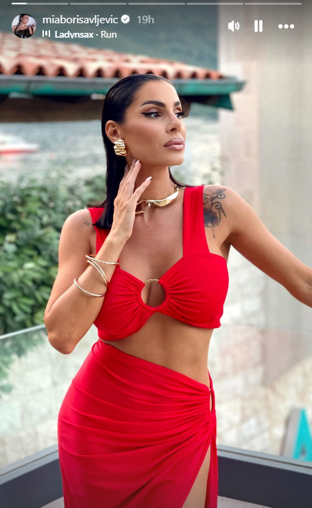 "To je moj recept već godinama": Mia Borisavljević u uskoj haljini zapalila Instagram, pa objasnila na koji način održava savršenu liniju (FOTO) 3 mia
