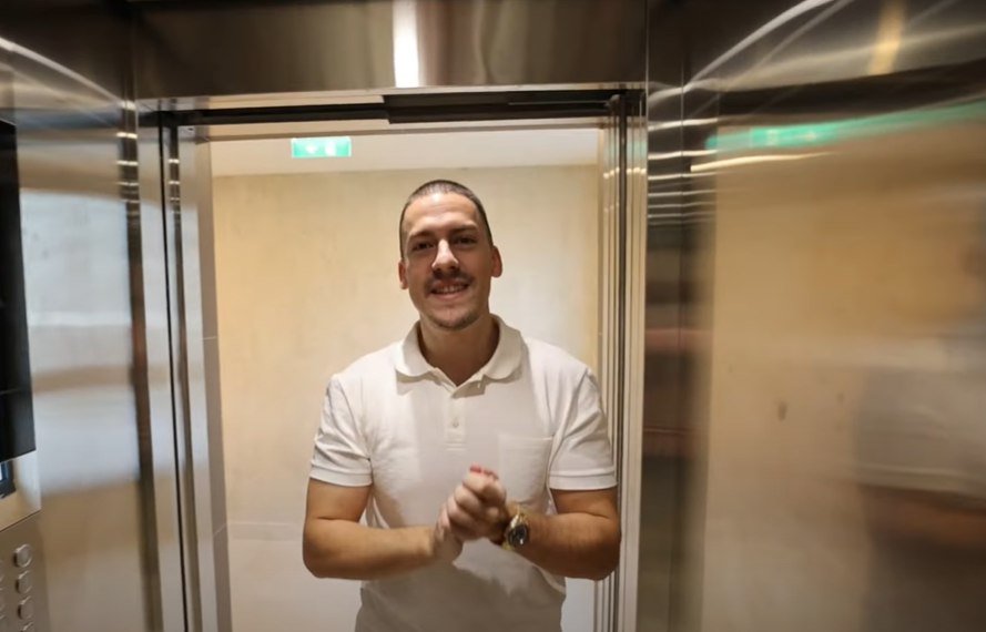 Pokazao luksuz vredan 5.000.000 evra! Baka Prase se uselio u novi stan, pa otkrio sve detalje raskošne nekretnine za koju mesečno izdvaja VRTOGLAVU sumu (FOTO) 1 Screenshot 2024 08 20 120455