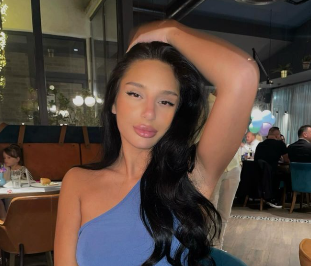 Istakla sve atribute! Nina Đogani izazvala buru na mrežama novim fotkama, pa otkrila kojim poslom počinje da se bavi (FOTO) 1 Screenshot 2024 10 15 134637
