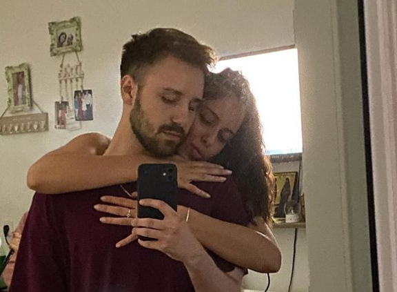 Palo pomirenje?! Henny objavio fotografiju u Mahrininom zagrljaju, pa komentarom zaintrigirao mnoge - svi se pitaju samo JEDNO! (FOTO) 1 Screenshot 2024 11 26 154304