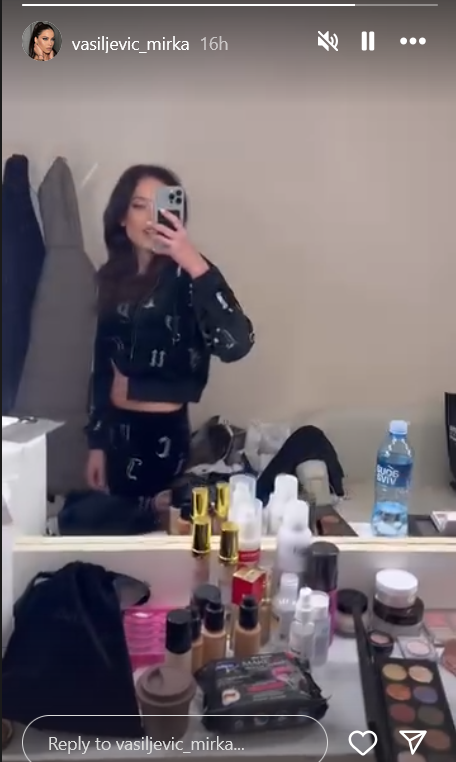 Prizor koji je zaprepastio sve: Mirka Vasiljević pokazala kako izgleda nakon 4 porođaja - o njenoj figuri BRUJE mreže (FOTO) 2 Screenshot 2024 11 27 104642