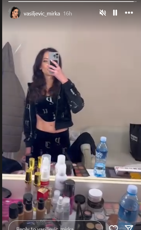 Prizor koji je zaprepastio sve: Mirka Vasiljević pokazala kako izgleda nakon 4 porođaja - o njenoj figuri BRUJE mreže (FOTO) 3 Screenshot 2024 11 27 104659