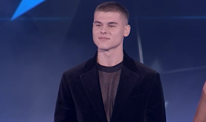 "Pravi šmeker na sceni!" Stefan maestralnim nastupom zatvorio prvi krug finalne trke 2 Screenshot 2024 12 26 182740