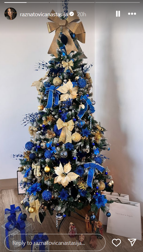 Gudelj nije štedeo za Anastasijin poklon: Poznati par pokazao praznični kutak iz svog doma u Sevilji, a jedan detalj svima je zapao za oko (FOTO) 2 Snimak ekrana 2024 12 05 120458