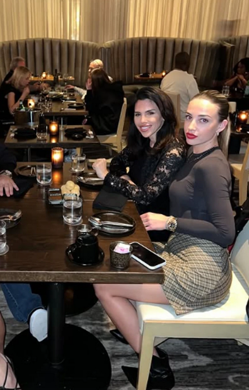 Kao drugarice: Kaja uživa sa ćerkom na Floridi, a njihova zajednička fotka zapalila je mreže - svi komentarišu samo jedno! (FOTO) 2 Screenshot 2025 02 25 104222