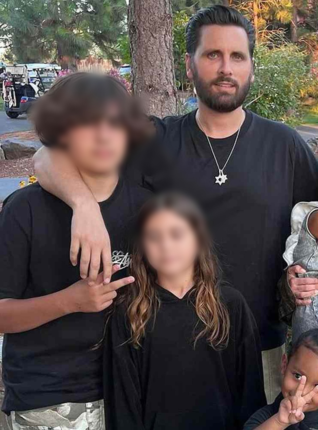 "Moj sin ceni svoju privatnost": Nakon glasina da je postala baba, oglasila se Kortni Kardašijan i otkrila PRAVU ISTINU 2 blur photo.com 1741005465