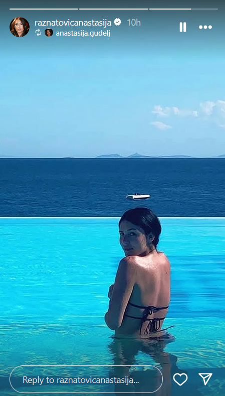 Anastasija Ražnatović zapalila mreže fotkom iz bazena: Pevačica pokazala izvajanu figuru i bronzani ten (FOTO) 2 Screenshot 2025 05 02 105834