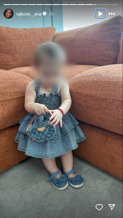 Nema ni godinu dana, a već je vlasnica komada vrednog 2.700 evra: Ana Rajković ponosno podelila snimak naslednice, pa raznežila sve 2 blur photo.com 1746701875